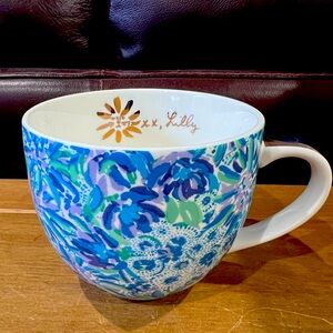 Lilly Pulitzer coffee mug. Beautiful mug in perfect condition.